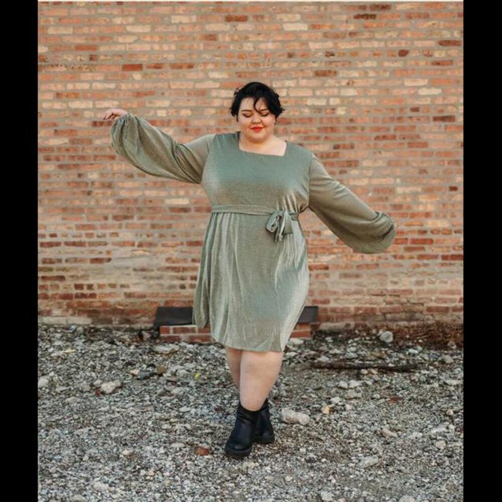 NWT Vada Winter Estrella Hayden Los Angeles Green Shimmer Dress Size Small